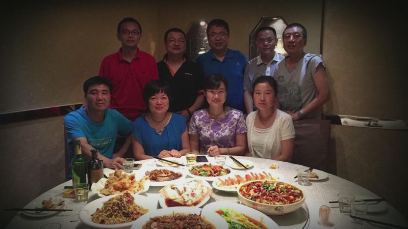 天視影像全程記錄河北電大84級電器2班同學港城再聚首